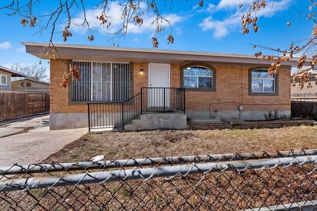 Primary Photo - Updated 6 bedroom home is a must see!!