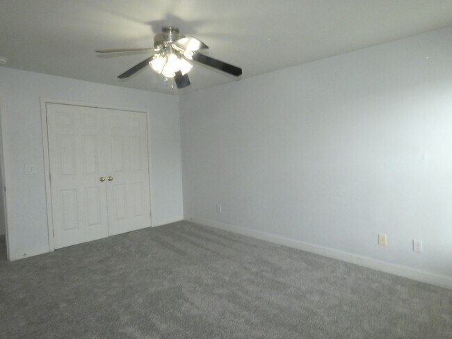Building Photo - 275 Hazel Ct