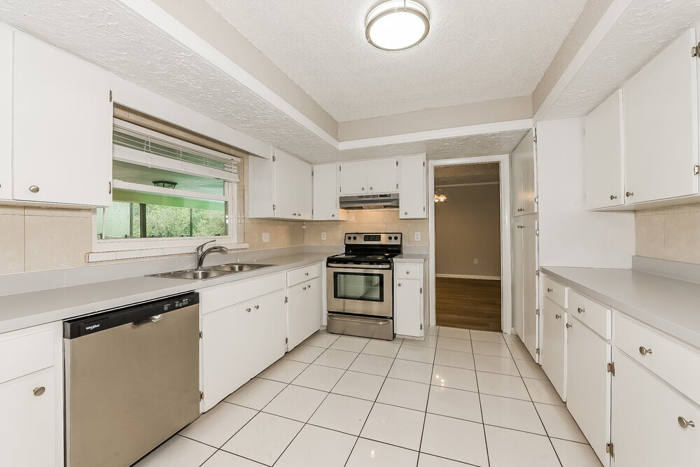 Building Photo - 4760 Greencroft Rd