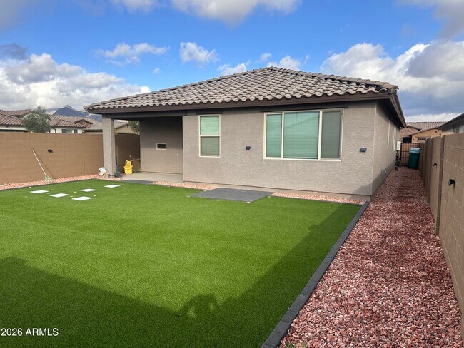 Building Photo - 19449 W Pierson St