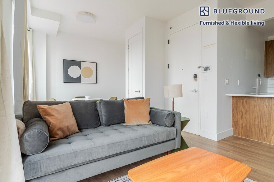 Building Photo - 82 4th Ave