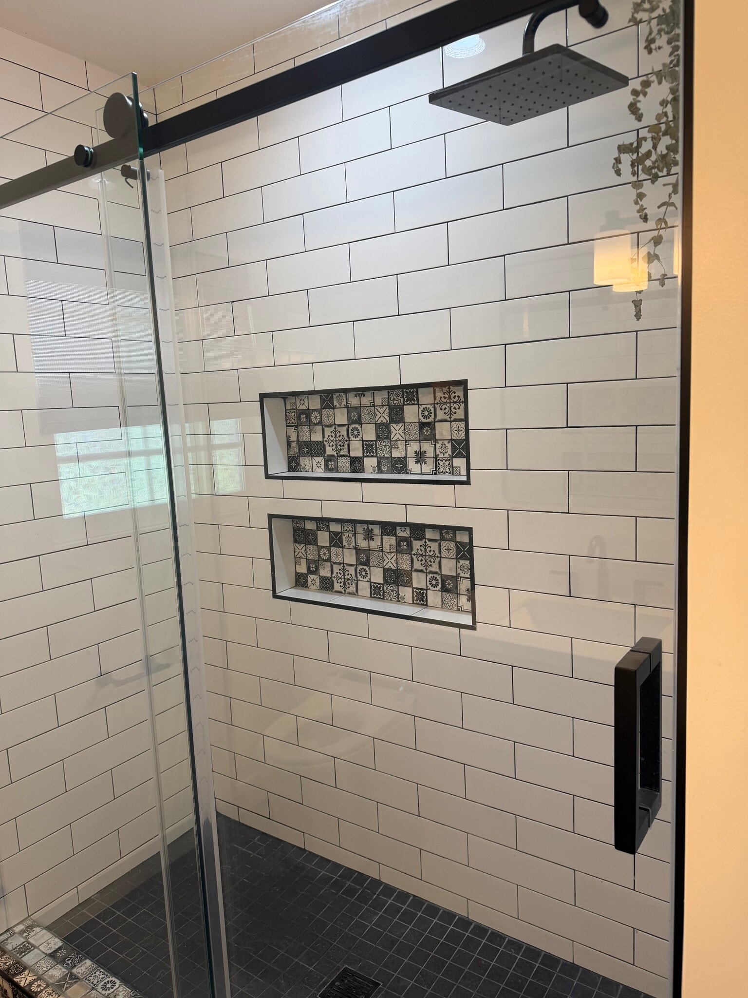 shower - 2545 Piedmont Ave