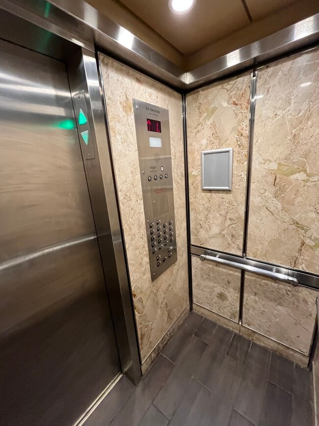 Building Photo - 150 Overlook Ave