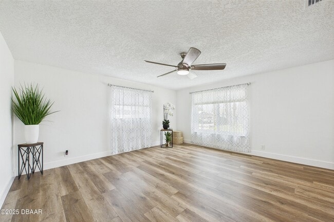 Building Photo - 4035 Oriole Ave