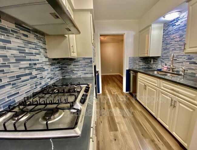 Building Photo - 3773 High Vista Dr