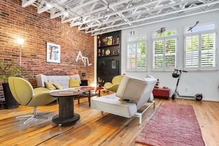 Building Photo - 230 Bradberry St SW