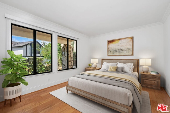 Building Photo - 1347 Avenida de Cortez