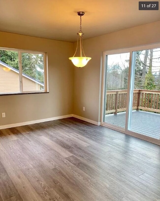 Building Photo - Charming 7 bedroom, 3 bath home available in August!