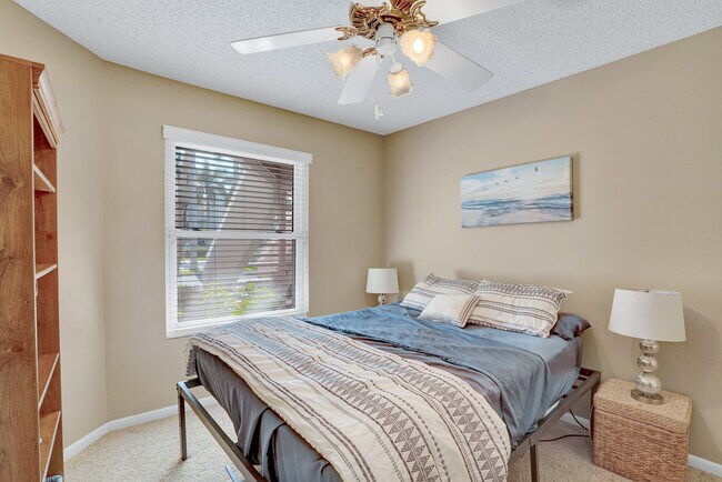 Building Photo - 6080 Bahia Del Mar Cir