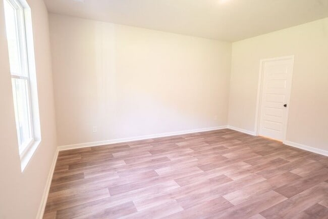 Building Photo - 142 Geranium Wy