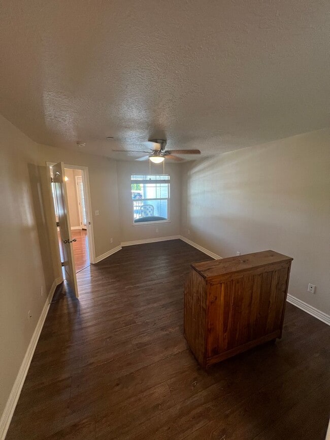 Building Photo - Beautiful Daybreak Condo