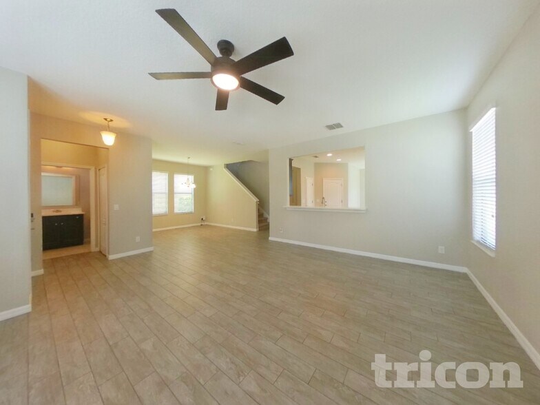 Building Photo - 2076 Bent Grass Ave