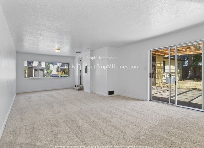 Building Photo - Charming Three Bedroom in Woodstock Neighborhood!