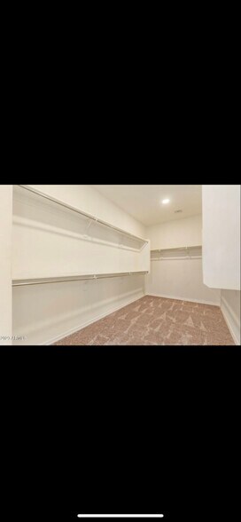 Building Photo - 1105 S 201st Dr