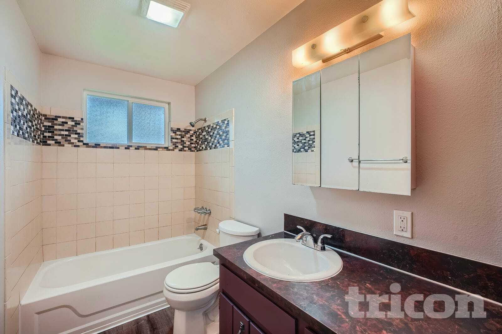 Building Photo - 2914 Forest Rim Ct S