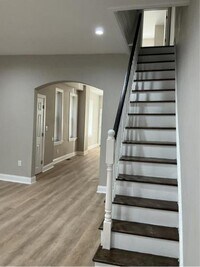 Building Photo - 2110 S 65th St