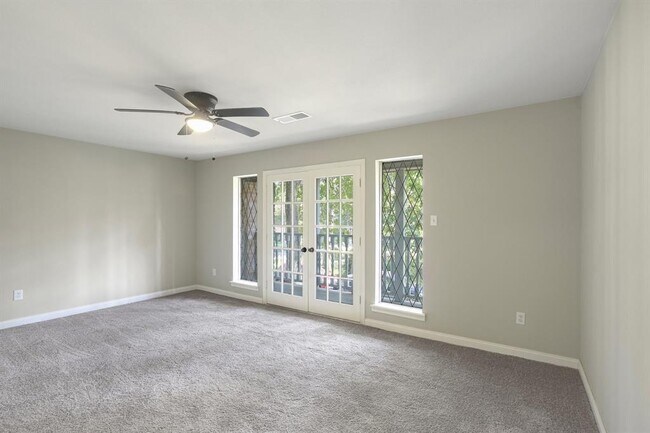 Building Photo - 6531 Coral Ridge Rd