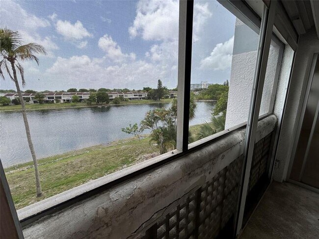 Building Photo - 3301 Spanish Moss Terrace