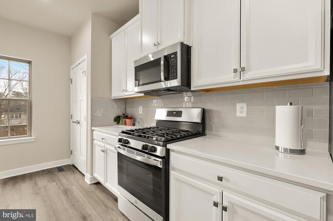 Building Photo - 9639 Tall Oaks Rd