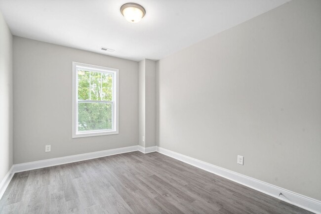 Building Photo - **COMING SOON** Nashville-Style Single Family Homes in Clarksville!