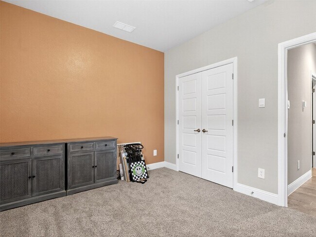 Building Photo - 2504 Wren Ln