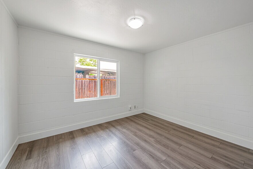 Building Photo - 5400 Valletta Way