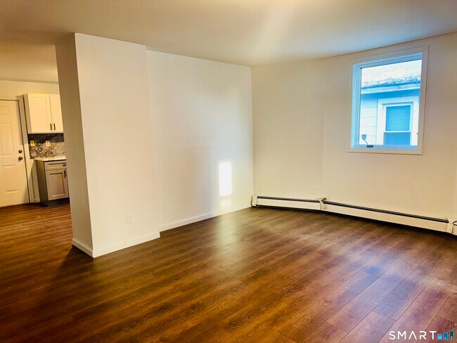 Building Photo - 470 Wood Ave