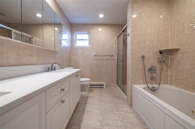 Building Photo - 4047 Greentree Dr