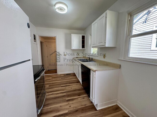 Building Photo - 1617 Roseland St