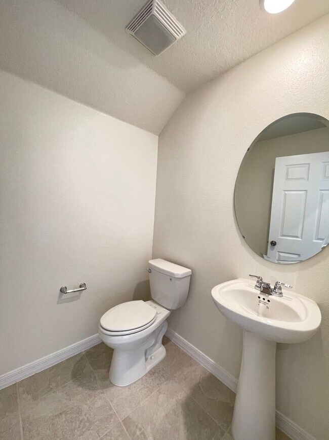 Building Photo - Newly Built, Water View, Luxury Executive ...