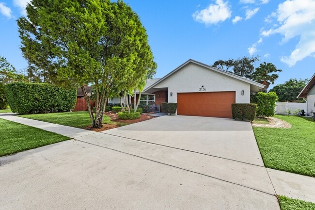 Building Photo - 5136 Beechwood Rd