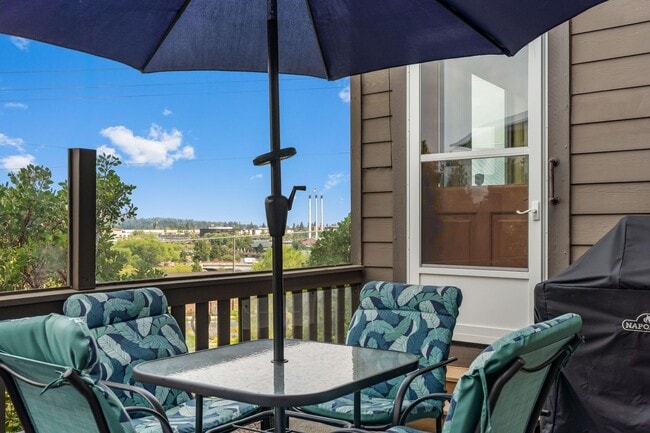 Building Photo - 3 Bed 2.5 bath plus Office/den-Townhome-Ri...
