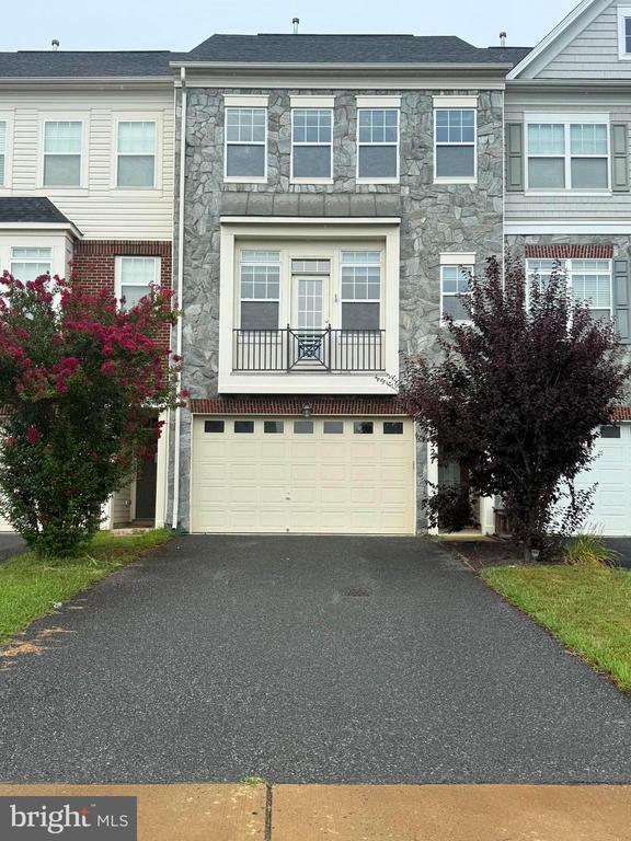 Building Photo - 327 Woodstream Blvd