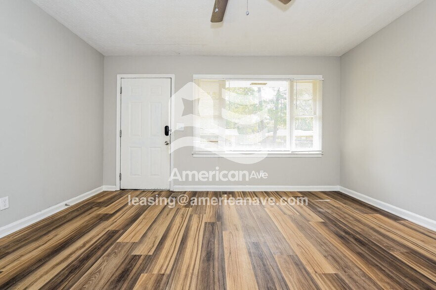 Building Photo - 2315 Japonica Dr
