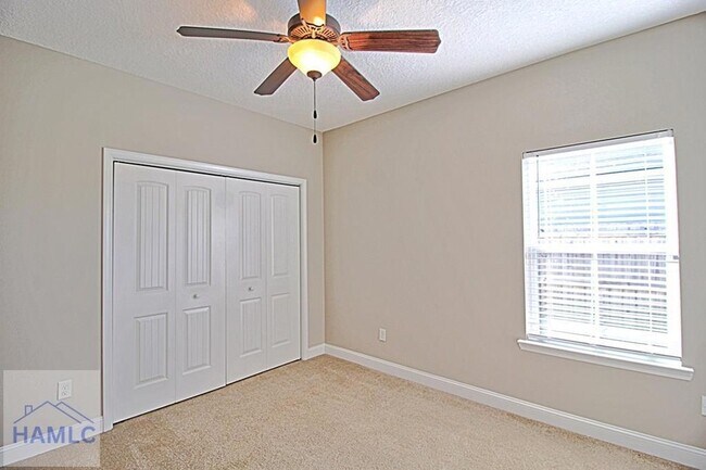 Building Photo - 582 Burke Dr