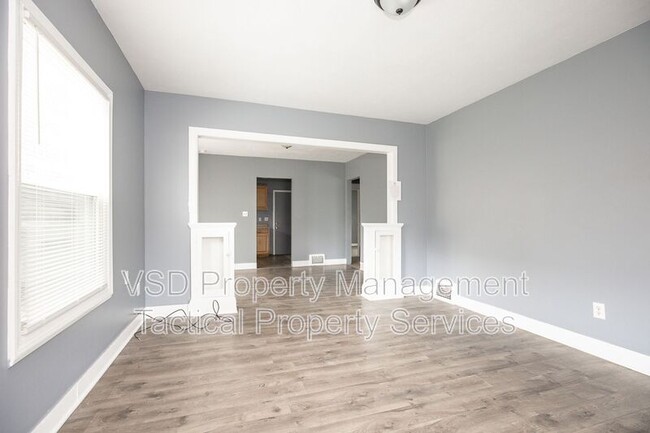 Building Photo - 3486 W 60th St