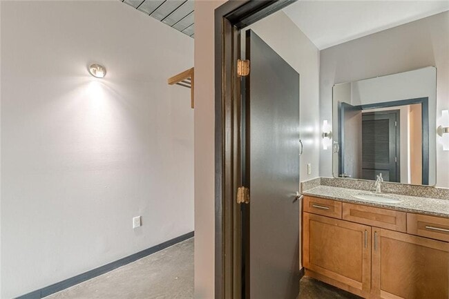 Building Photo - 620 Glen Iris Dr NE