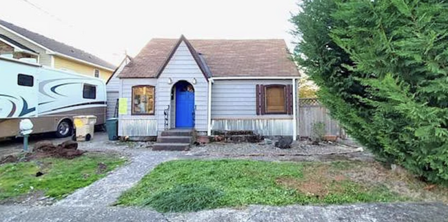 Primary Photo - 402 SE Denver St