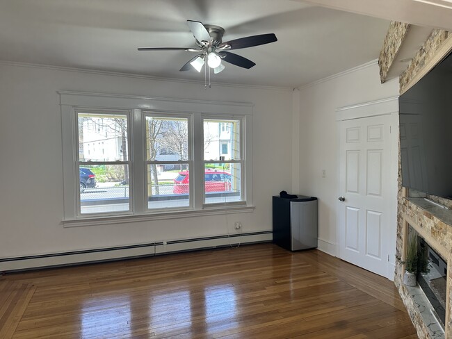 Building Photo - 1049 Campbell Ave
