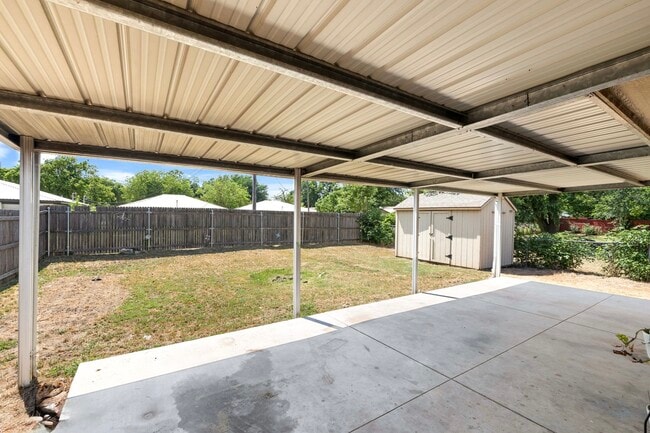 Building Photo - 118 S L Ave