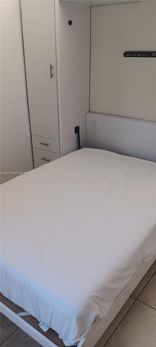 Building Photo - 1600 SW 14th St