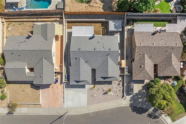 Building Photo - Riverside