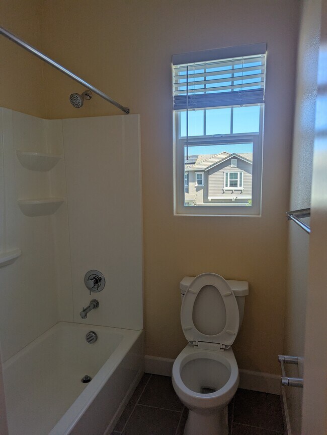 Building Photo - 2461 Coloma Ln