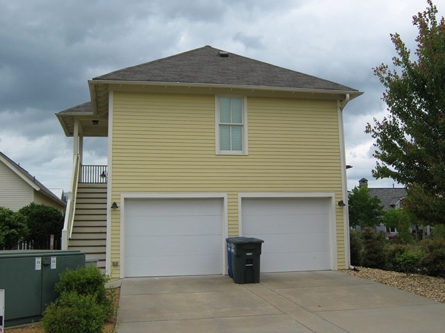 Great garage apartment! - 915 Reynolds Ave