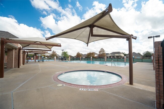 Building Photo - 15419 Hazel Thicket Tr