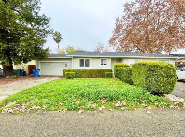 Building Photo - This beautifully maintained 3-bedroom, 2-bathroom Windsor home