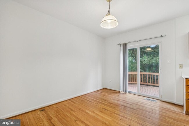 Building Photo - 46858 Lawnes Creek Terrace