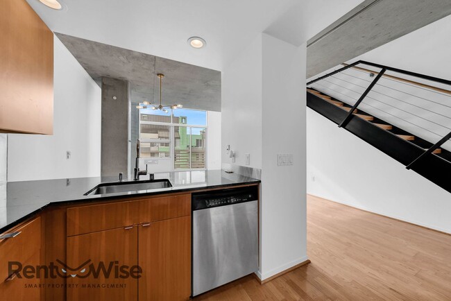 Building Photo - 77 Dow Pl