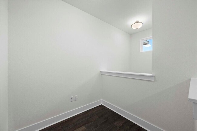 Building Photo - 1810 Roseburg Dr