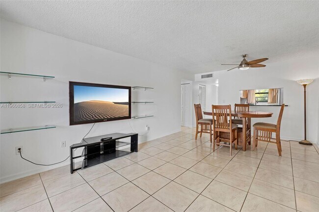 Building Photo - 10835 SW 112th Ave